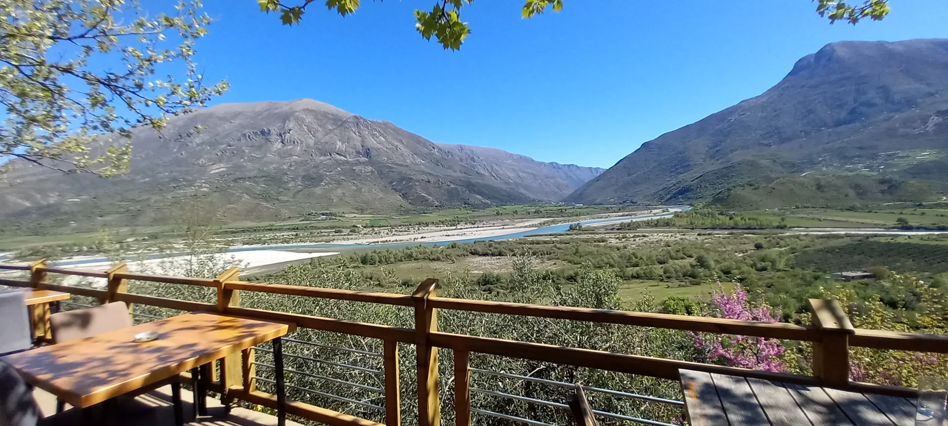 😯Peisazhi natyror relaksues i ofruar nga qyteti i Tepelenës😍 — Foto 3