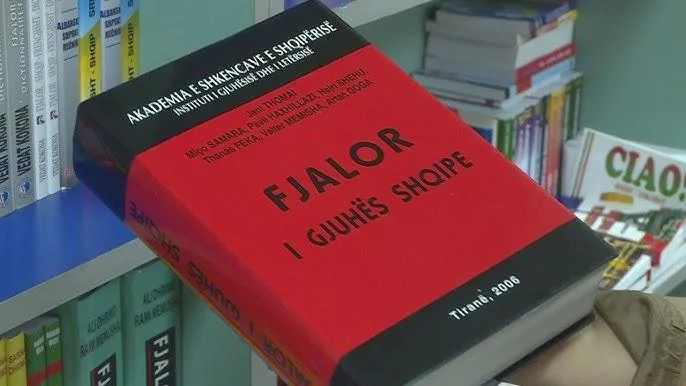 Prezantohet fjalori me mbi 125 mijë fjalë 